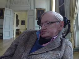 'Me gustaría felicitar al equipo de New Horizons de la NASA por su histórico sobrevuelo', dice Hawking. FACEBOOK / Stephen Hawking