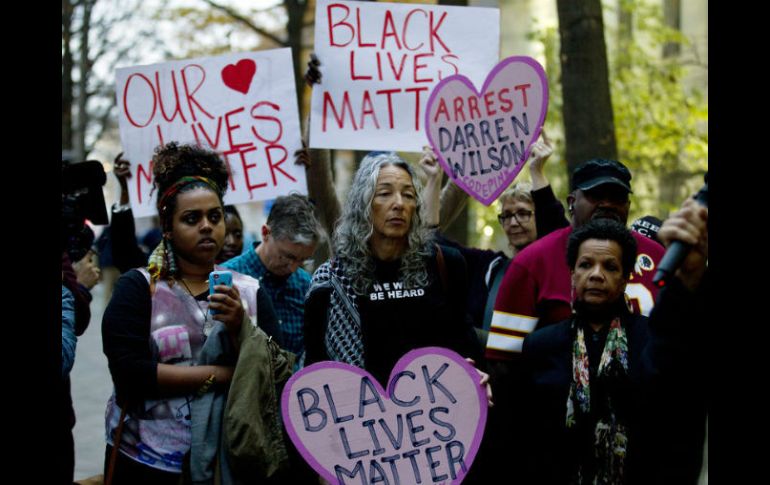 La decisión de no procesar a policía que le disparó a Michael Brown generó fuertes protestas y disturbios. AP / ARCHIVO