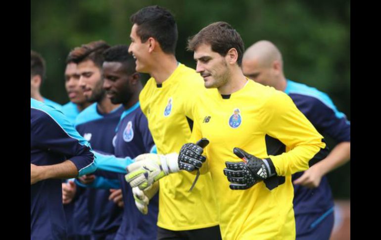 El capitán de la selección española realizó el habitual calentamiento previo. TWITTER / @PortoFC