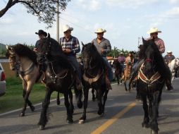 Admiradores y familiares deJoan Sebastian realizaron una cabalgata en su memoria, con destino al rancho 'Cruz de la Sierra'. NTX / E. Tejeda