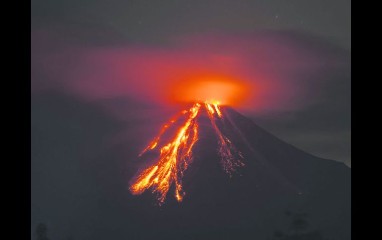 Flujos piroclásticos. El 10 de julio se documentó la mayor explosión del volcán. EFE / Sergio Tapiro