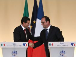 Enrique Peña Nieto y Francois Hollande, reunidos en el Palacio del Elíseo. AP / T. Camus