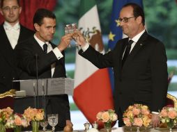 El mandatario galo ofreció a Peña Nieto una cena de clausura de su visita de Estado a Francia. AP / A. Jocard