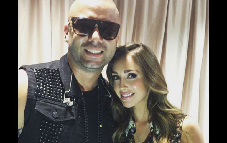 Anahí, la ex del grupo RBD, regresó a los escenarios después de cuatro años, en colaboración con el cantante Wisin. TWITTER / @Anahi