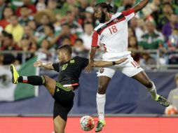 Giovani dos Santos (izq.) salió tocado tras el amargo empate 4-4 del miércoles frente a Trinidad y Tobago. AP / G. Broome