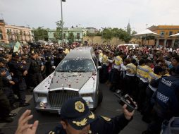 Después de esta parada, los restos del cantante serán llevado a Taxco para recorrer las vialidades. AP / E. Verdugo