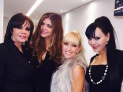 'Con mis hermosas, adoradas, talentosas y amigas del alma', escribe Méndez en su cuenta de Twitter. TWITTER / @LuciaMendezP