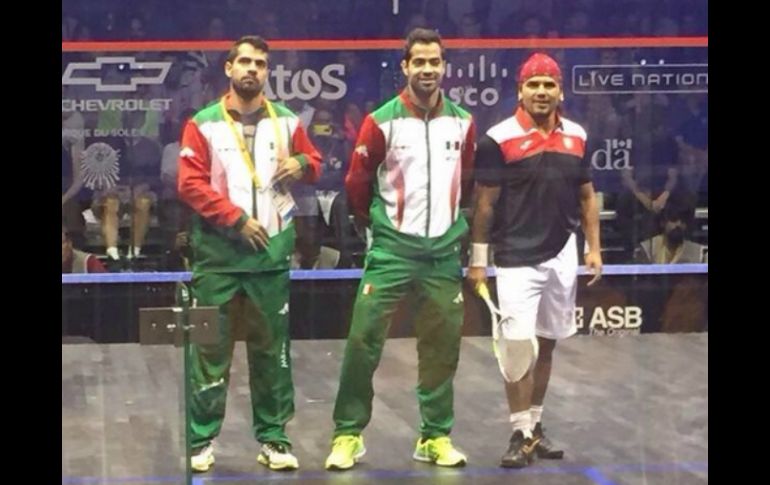 César Salazar, Arturo Salazar y Eric Gálvez tras finalizar el encuentro con el equipo canadiense. TWITTER / @CONADE