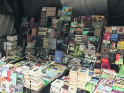 La Asociación de Libreros de Guadalajara reconoce que en algunos tianguis aumentó desproporcionadamente la venta de libros pirata. EL INFORMADOR / A. Hinojosa