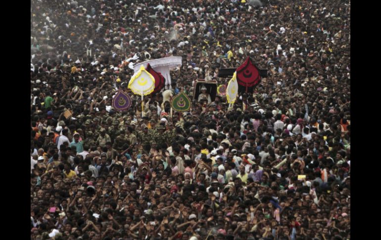 El caos se da en el  Rath Yatra, festival de carrozas, al cual asisteron decenas de miles de personas. AP / B. Rout