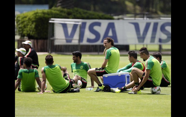 El Tri practica desde el punto de penalti, pues estos definirán el partido. SUN / RML