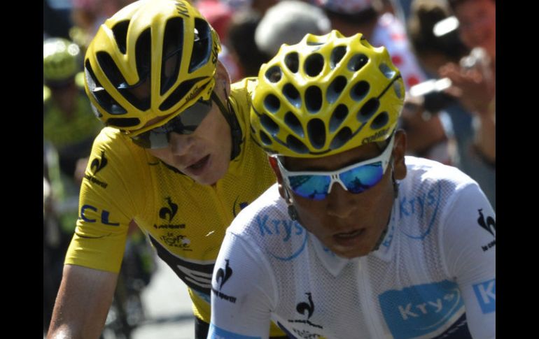 Quintana y Froome (con el maillot amarillo) se enfrentan cerca de la línea de meta de la etapa 14 entre Rodez y Mende. AFP / J. Pachoud