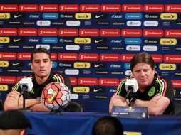 Guillermo Ochoa y Miguel Herrera en conferencia de prensa en el MetLife Stadium de Nueva York. NTX / J. Pazos