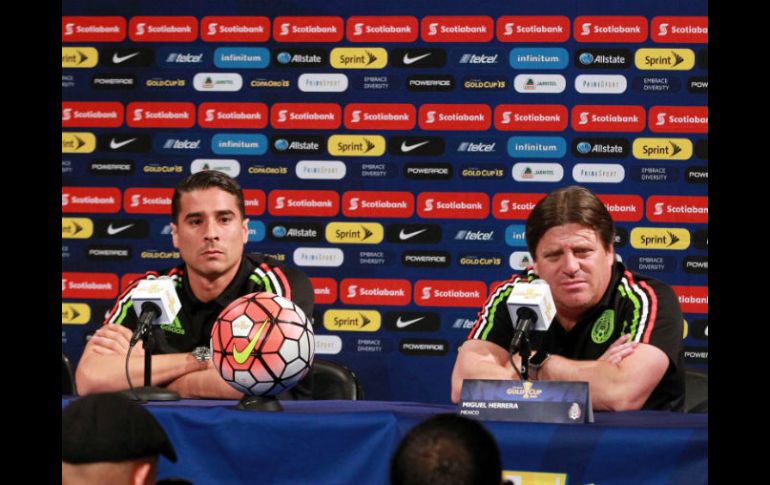 Guillermo Ochoa y Miguel Herrera en conferencia de prensa en el MetLife Stadium de Nueva York. NTX / J. Pazos