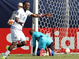 Al minuto 37, Panamá abrió el marcador con un gol de Luis Tejada. EFE / A. Hunger