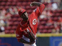 El cubano Aroldis Chapman frecuentemente supera las cien millas por hora en sus lanzamientos. AP / J. Minchillo