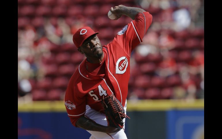 El cubano Aroldis Chapman frecuentemente supera las cien millas por hora en sus lanzamientos. AP / J. Minchillo