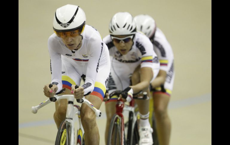 La veterana ciclista (i) fue bronce en de Atenas 2004 y subcampeona del mundo en los campeonatos mundiales. AP / J. Saenz