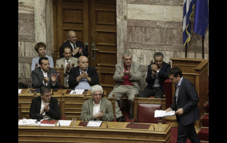 Pese a las deserciones registradas en el partido de Alexis Tsipras, el parlamento continúa con las reformas para su rescate. EFE / Y. Kolesidis