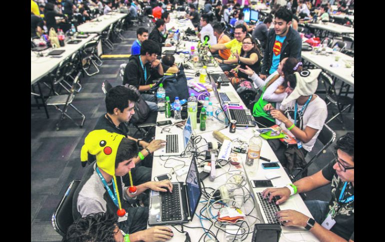 Cientos de jóvenes participan en el Campus Party, donde ayer se anunciaron inversiones para el impulso de la innovación. EL INFORMADOR / F. Atilano