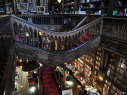 La librería tiene una sección de obras en inglés y también puedes adquirir otros productos artesanales portugueses. TWITTER / @Turismo_oporto