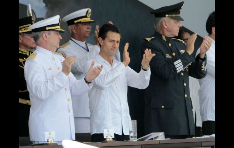 El izamiento es previo a la ceremonia de Graduación de la Generación 2010-2015 de la Heroica Escuela Naval Militar. NTX / J. Lira