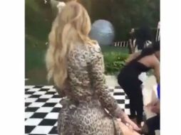 La propia Kylie publicó a través de su cuenta de Snapchat un video de su hermana Khloé. INSTAGRAM / kylizzlesnapchats