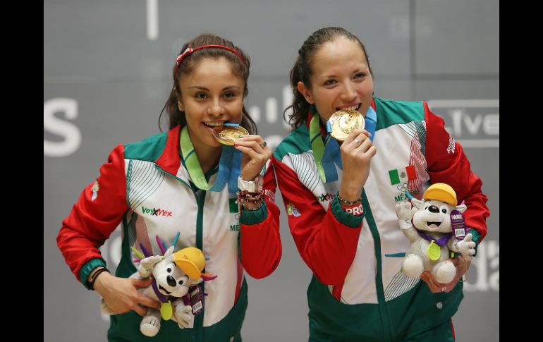 Paola Longoria y Samantha Salas obtuvieron el primer lugar en la disciplina de racquetbol por equipos. ESPECIAL / CONADE