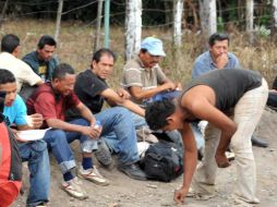 Los centroamericanos ueron interceptados en el municipio de Tlalixcoyan, poco después del mediodía sobre un camino de sin pavimentar. NTX / ARCHIVO