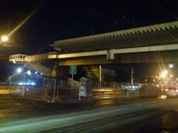 El puente peatonal edificado en el cruce de las avenidas Ávila Camacho y Patria será desmantelado. EL INFORMADOR /