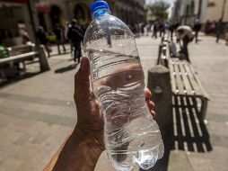 Recomiendan beber dos litros de agua diario, tener una dieta saludable y la práctica de ejercicio. EL INFORMADOR / ARCHIVO