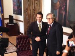 Henrique Capriles (i) y Luis Almagro, secretario general de la Organización de Estados Americanos. TWITTER / @Almagro_OEA2015