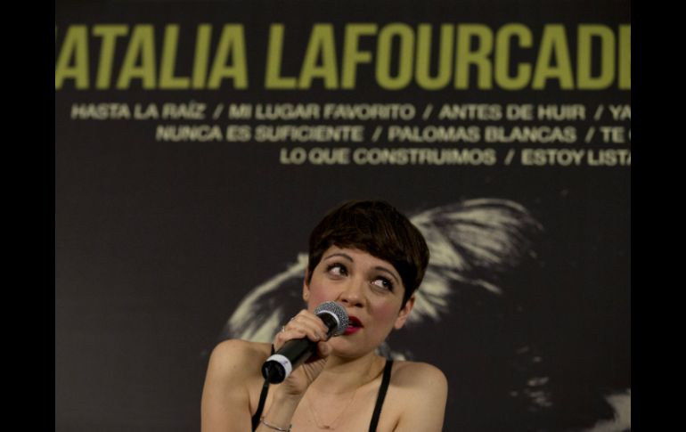 El nuevo álbum de Natalia Lafourcade se ha logrado colocar en las listas de popularidad de Itunes y Spotify. AP / ARCHIVO