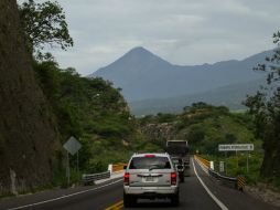 Prevén que el volcán siga lanzando material incandescente y fumarolas, pero todo dentro de la normalidad. EL INFORMADOR / ARCHIVO