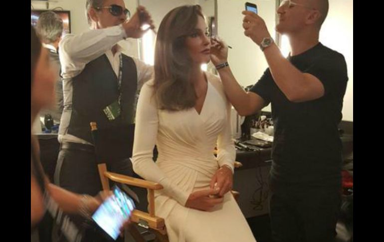 Para recibir su premio ESPY, Jenner contrató a la estilista personal de Angelina, Jen Rade. TWITTER / @Caitlyn_Jenner