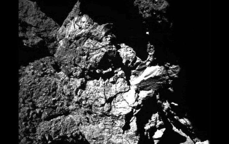 Los análisis sugieren que el paisaje del cometa 67P se ha formado a través de la erosión. AP /