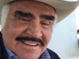 El 'Charro de Huentitán' publica un video en su página oficial de Facebook. FACEBOOK / Vicente Fernandez