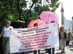 Ayer se manifestaron miles contra una supuesta privatización del IMSS. Las movilizaciones se registraron en 12 estados y el DF. SUN / L. Cortés