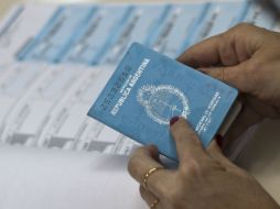 Más de 30 millones de argentinos deberán elegir la semana próxima a sus candidatos presidenciales. AFP / ARCHIVO