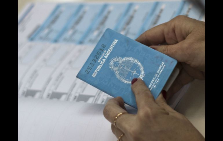 Más de 30 millones de argentinos deberán elegir la semana próxima a sus candidatos presidenciales. AFP / ARCHIVO