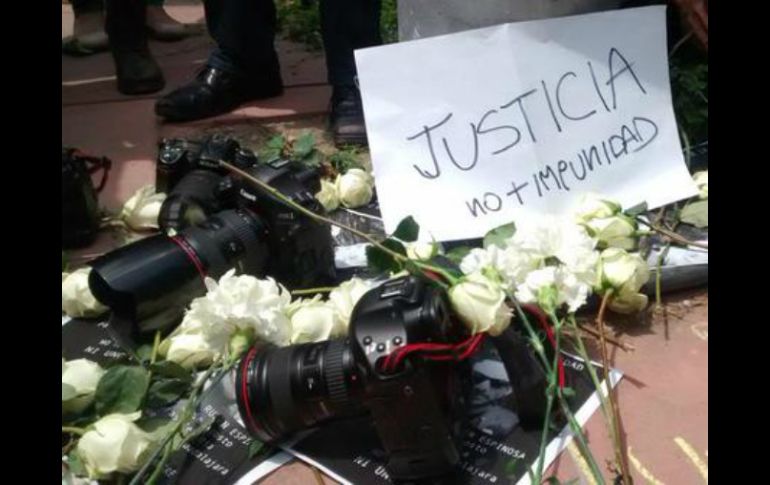 En la esquina de Juárez y Federalismo, los asistentes colocaron un altar. EL INFORMADOR / F. Hernández