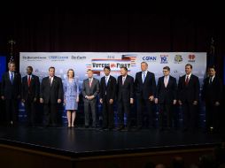 Once candidatos republicanos participan en el primer foro de votantes. Otros tres, senadores, lo hacen vía satélite. EFE / C.J. Gunther