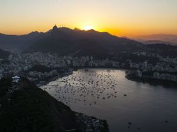 La limpieza de la espectacular bahía de Guanabara sólo estaría lista en 2035, según un proyecto lanzado por el gobierno de Rio. EFE / A. Lacerda