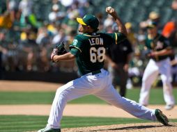 El sinaloense subió con el brazo frío y nada fino para recibir dos hits, dio una base intencional, sacó un out. AFP / J. Watson