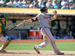 Chris Davis pegó el sexto jonrón de su carrera ante el mexicano Arnold León. AFP /  O. Watson