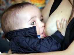 Se recomienda evitar el uso de ropa ajustada y beber agua durante el día para incrementar la producción de la leche materna. EL INFORMADOR / ARCHIVO