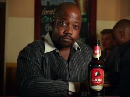 'Un tributo al león Cecil', dice el eslogan de la cerveza zimbabuense. YOUTUBE / CMEDIA AFRICA