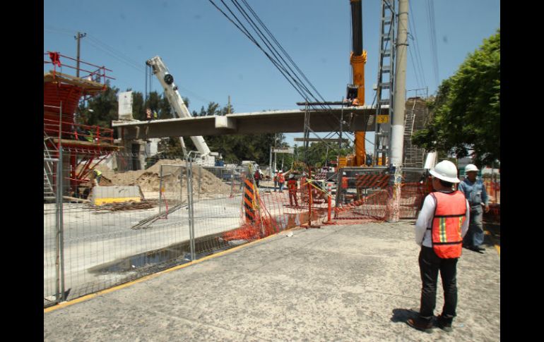 En el transcurso de este viernes se pretende trasladar las dos trabes de concreto y acero a un terreno del municipio de Zapopan. EL INFORMADOR / R. Tamayo