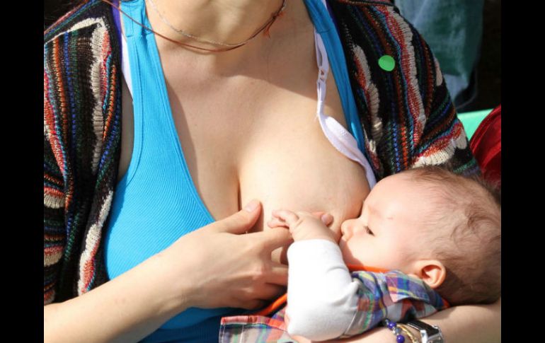 Alimentar al bebé con leche materna proporciona una buena salud durante toda la vida. EL INFORMADOR / ARCHIVO