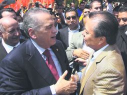 MÉXICO. El aspirante a la dirigencia nacional del PRI, Manlio Fabio Beltrones, y el líder del tricolor, César Camacho. SUN /